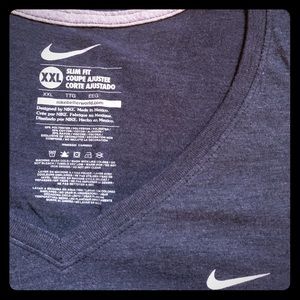 Women’s Nike v-neck tee, size XXL (fits like XL)